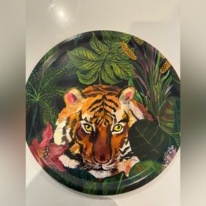 DECORATIVE PLATE FROM ANTHROPOLOGIE 🐯🌺